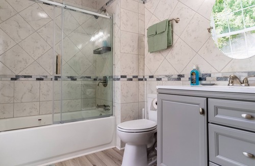 Downtown House | Urban Oasis: Newly Renovated Luxury Townhome -2BR Kingbed - 1Mile from Downtown