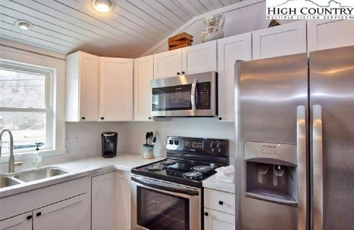 Boone Apartment | Urban Oasis on King Street!