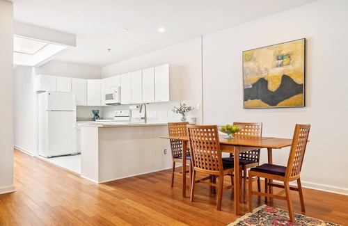 North Downtown Apartment | Urban Oasis: Stylish 2BR Flat on Historic Mall
