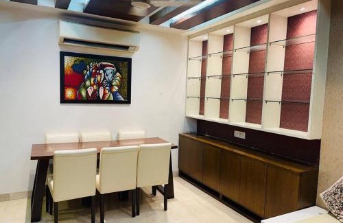 Chittaranjan Apartment | Urban Oasis: Stylish Retreat