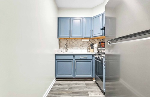 Canarsie Apartment | Urban Oasis: The Brooklyn Blue. Ideal for Long-Term Stay.