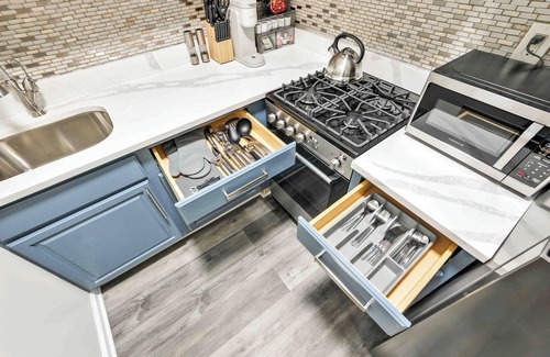 Canarsie Apartment | Urban Oasis: The Brooklyn Blue. Ideal for Long-Term Stay.