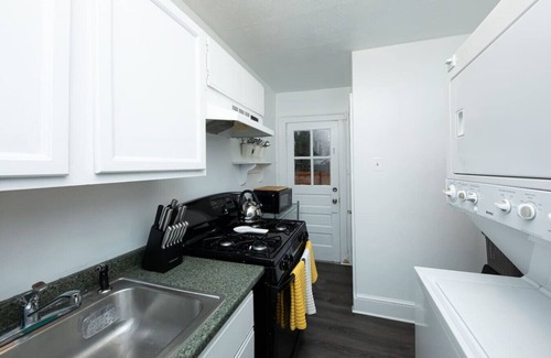 Waycroft - Woodlawn House | Urban Oasis: Vibrant Charm 5 Mins from DC!