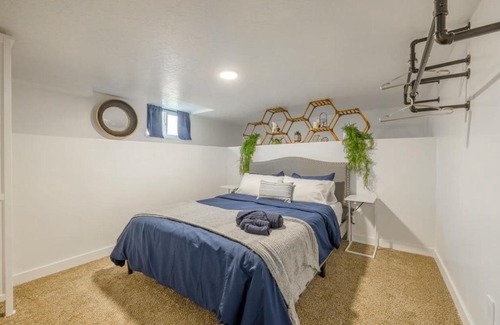 People's Freeway Hotel | Urban Oasis With Private Parking