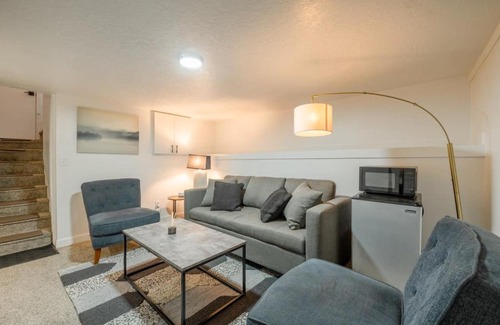 People's Freeway Hotel | Urban Oasis With Private Parking