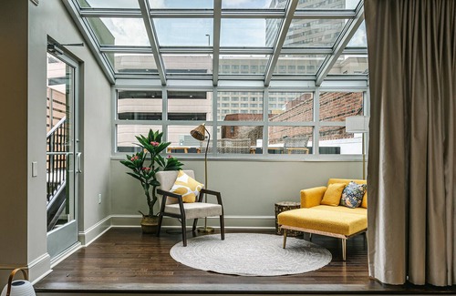 Arsenal Hill Apartment | Urban Oasis with Sunroom- Downtown Columbia