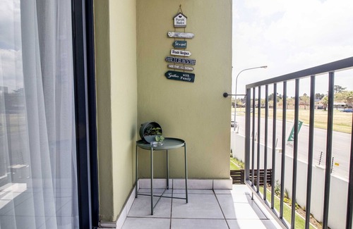 Boksburg Apartment | Urban Oasis apartment near O.R Tambo Airport (JNB) with UPS for loadshedding