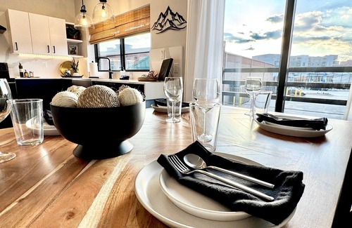 North Chattanooga House | Urban Overlook - Northshore Luxury + Prime Location