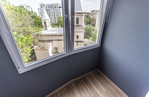 Chisinau Apartment | Urban Plant Haven