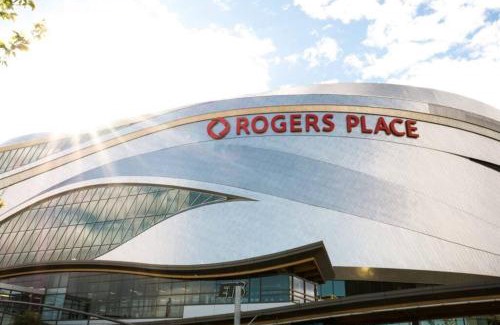 Downtown Edmonton Apartment | Urban Pop Loft, Near ICE District, UG Parking