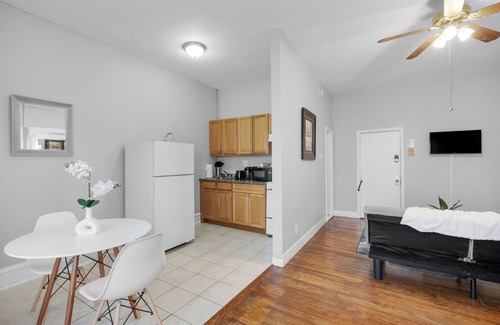 Spruce Hill Apartment | Urban quaint flat @UPenn