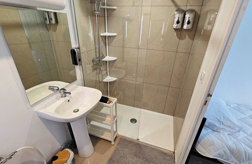 Sevran Apartment | Urban Rest – Netflix Studio 5 Min from RER