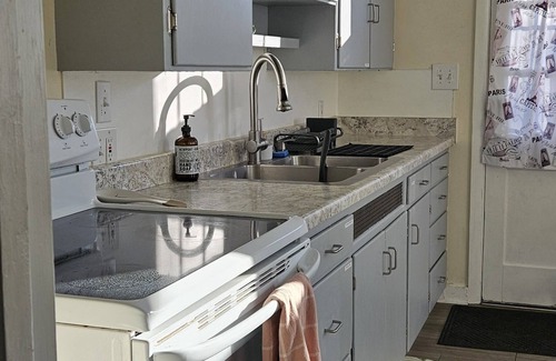 West Eugene House | Urban Retreat! 1 mi to downtown. 2.5 mi to University of Oregon/Autzen stadium