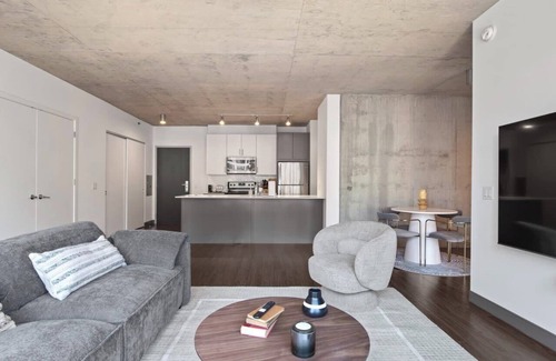 Downtown Chicago Apartment | Urban Retreat: 2BR, City Views, Near Shops