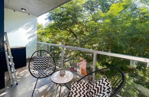 Villa del Parque Apartment | Urban Retreat Elegant Modern Apartment with Balcony in Villa del Parque