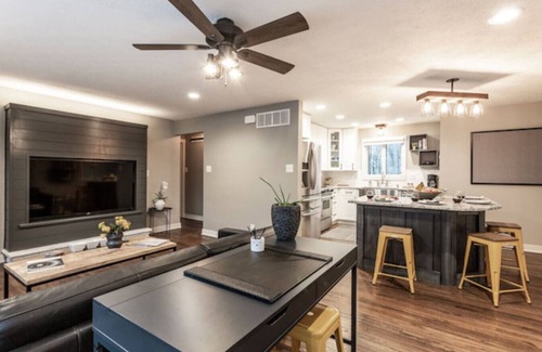 Indianapolis House | Urban Retreat @Keystone 2BED/1BA Wooded Sanctuary