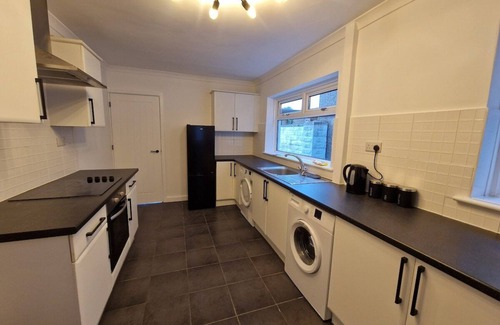 Merthyr Tydfil House | Urban Retreat Nr Bike Park Wales