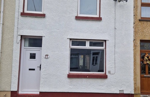 Merthyr Tydfil House | Urban Retreat Nr Bike Park Wales