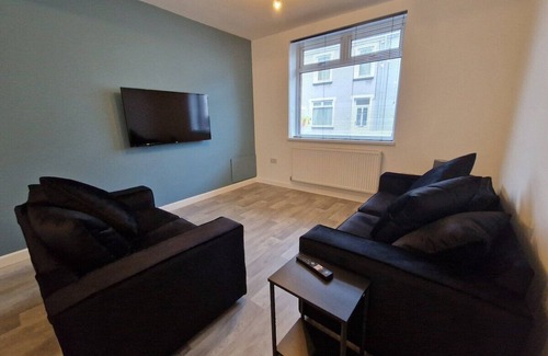 Merthyr Tydfil House | Urban Retreat Nr Bike Park Wales