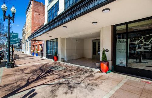 Downtown Knoxville House | Urban Retreat