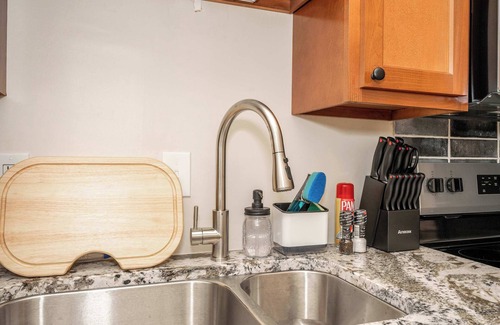 Walnut Hills Apartment | Urban Retreat – Walnut Hills!