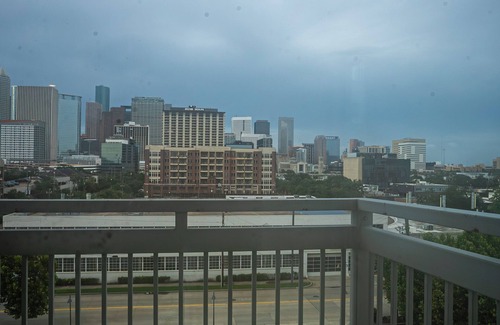 Midtown Apartment | Urban retreat with stunning city views and modern furnishings. Book today!