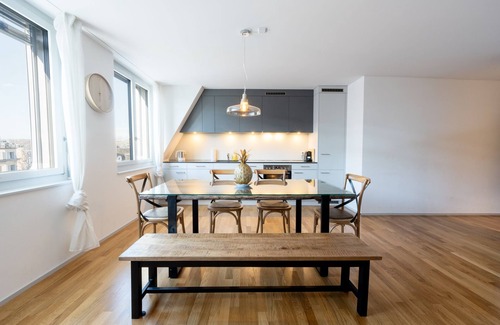 District 4 Apartment | Urban rooftop getaway