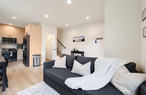 Roosevelt Apartment | Urban Roosevelt/Greenlake Getaway