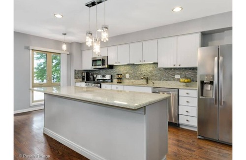 Douglas House | Urban Sanctuary South Loop near McCormick Place