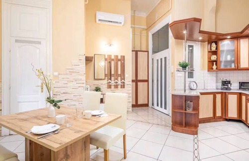 Ujlipotvaros Apartment | Urban Stay – Between Island and Parliament
