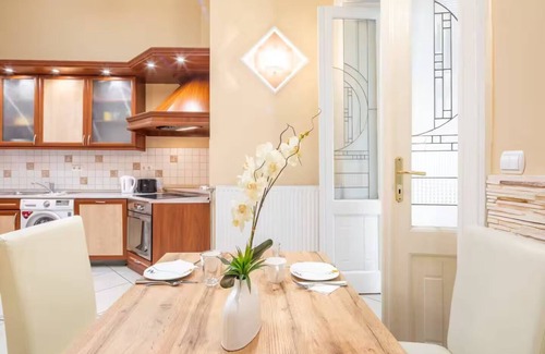 Ujlipotvaros Apartment | Urban Stay – Between Island and Parliament