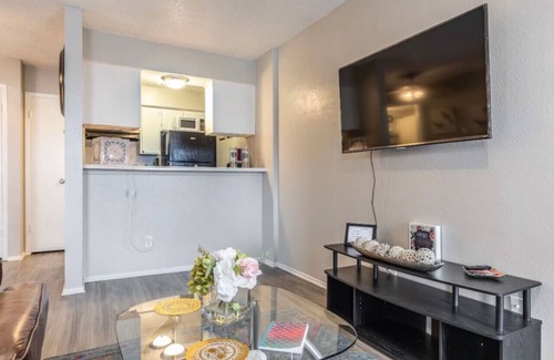 Park Central Apartment | Urban Stay in North Dallas! 1 Bedroom Apt!