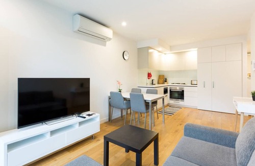 Windsor Apartment | Urban Stay in Trendy Windsor close to Chapel St