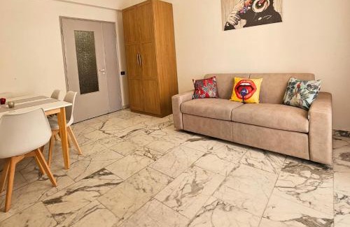 Tuscolano Apartment | Urban Street Apartment Roma