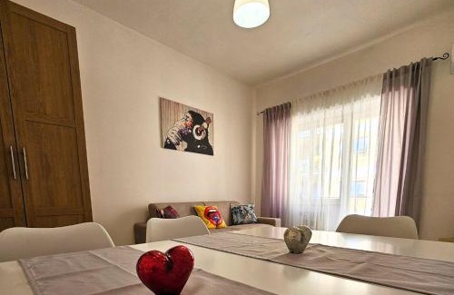 Tuscolano Apartment | Urban Street Apartment Roma