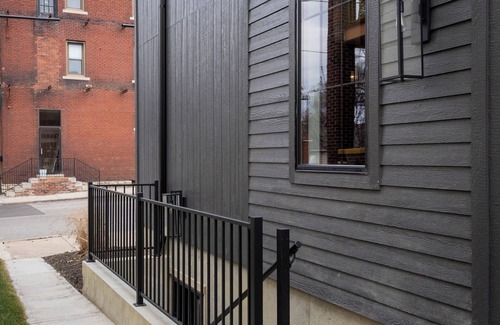 Columbus Park Apartment | Urban Studio Retreat in Columbus Park – The Traveler!