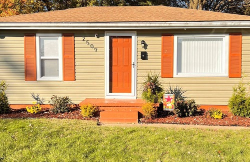 Pleasure Ridge Park House | Urban Suburbia- quick drive to restaraunts, grocery store,
