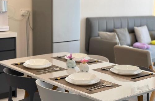 George Town Apartment | Urban Suites - Dolphin's Home