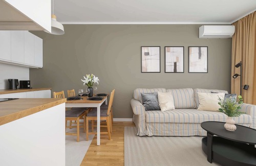 Katowice Apartment | Urban Sunset Air Conditioned Apartments | Parking