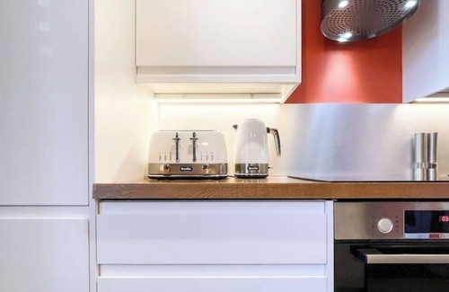 Chinatown Apartment | Urban Townhouse | 2BR | Unique Style