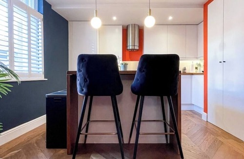 Chinatown Apartment | Urban Townhouse | 2BR | Unique Style