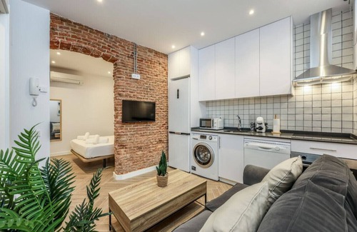Bellas Vistas Apartment | Urban Tranquility in Madrid - Ideal for Couples