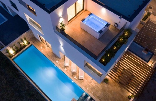 Strozanac Villa | Urban Villa with pool and hot tub, close to beaches and city of Split