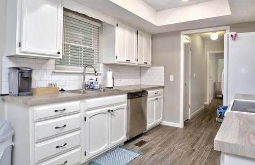 Tulsa House | Urban Wilderness Home on Full Acre close to shopping and Hwy