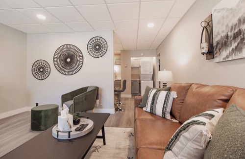 Downtown - Waterfront Apartment | Urban Woods Retreat | In the Heart of Downtown