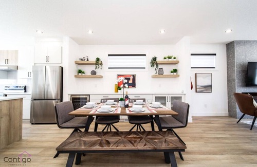 Jasper Place House | Urban Zen | AirCon | King Bed | 10 min WEM & DT!