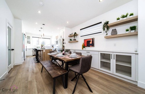 Jasper Place House | Urban Zen | AirCon | King Bed | 10 min WEM & DT!