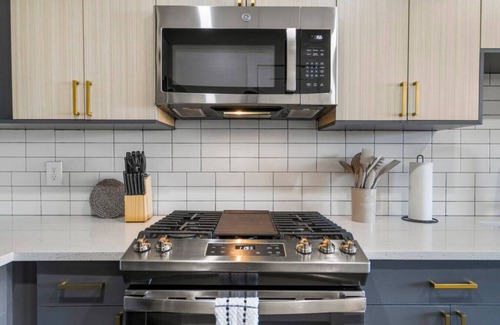Crystal City Apartment | UrbanDelight Crystal City Mins to DC Free Parking