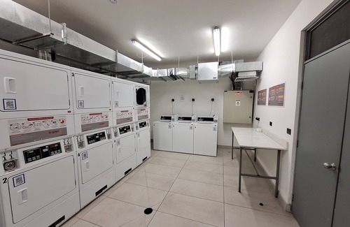 San Joaquin Apartment | UrbanDreams: Free Parking + Subway + Wi-Fi