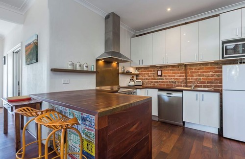 Mount Claremont Apartment | UrbanStyle Claremont Apartment - Executive Escapes